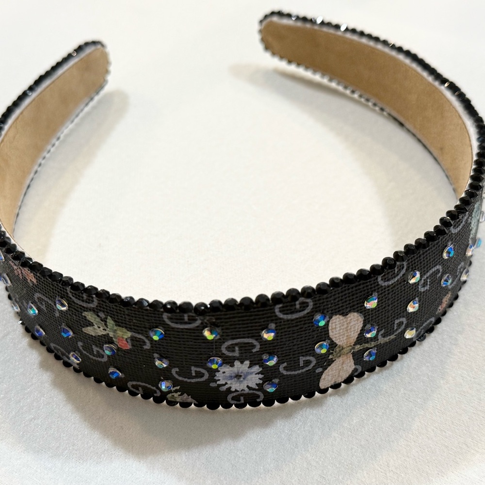 Black and Cream Embroidered Hair Accessory